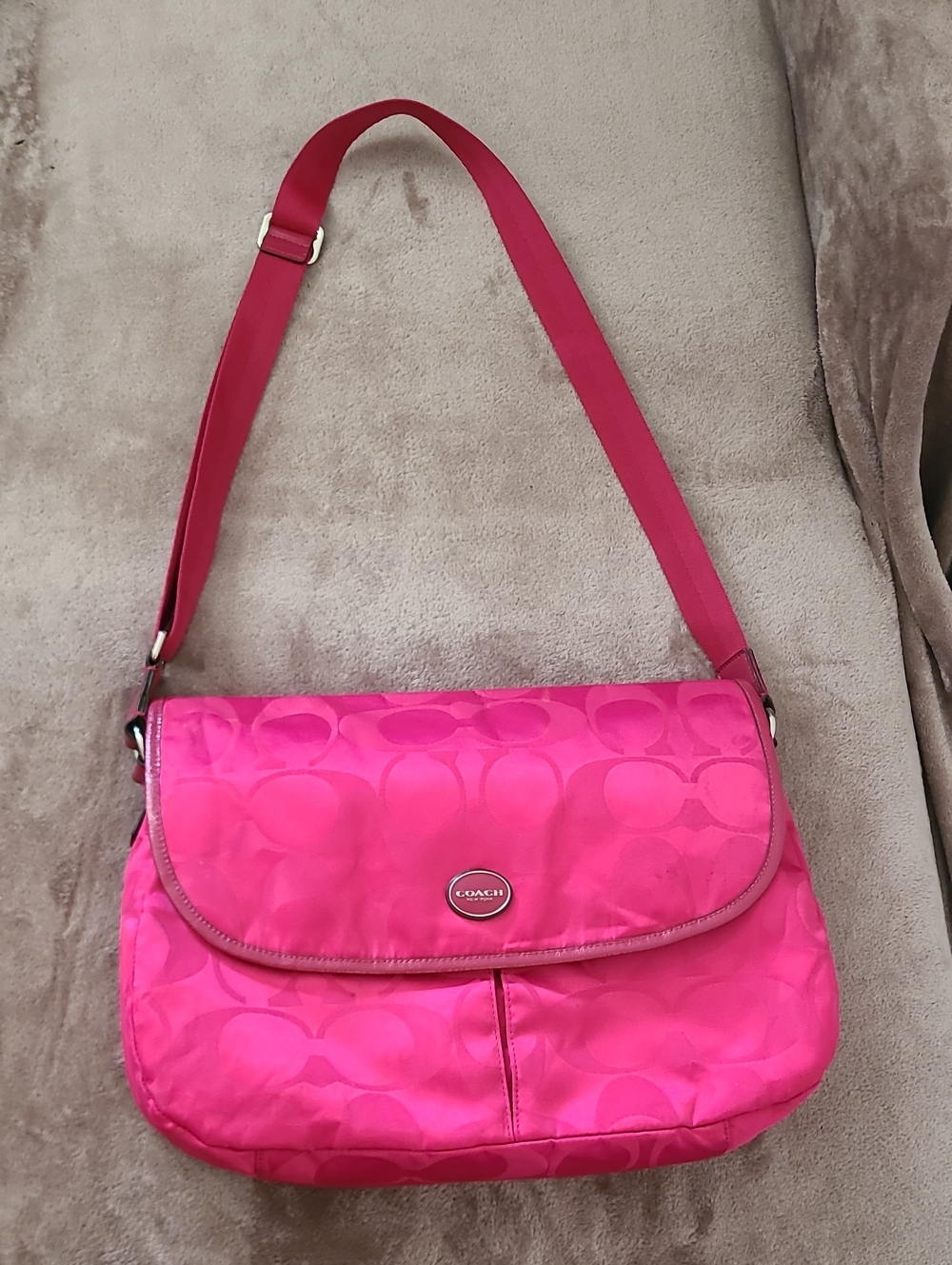 COACH Y2K Pink Berry Signature Nylon Cross Body Messenger Bag Magnetic Flap